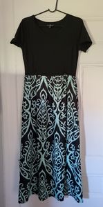New - Nursing Queen Nursing Maxi Dress with Pockets - size S